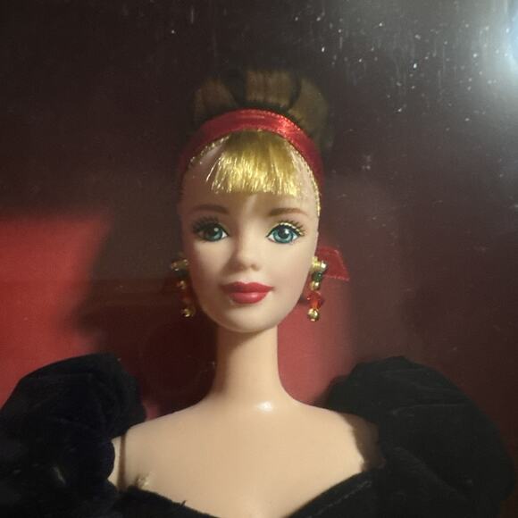 Vintage 1998 Avon Collector Edition Winter Splendor Barbie Doll, Blonde Nib - Picture 2 of 8